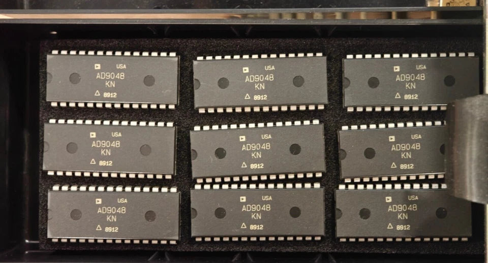 Analog Devices AD9048KN monolithic 8 bit video A/D converter IC