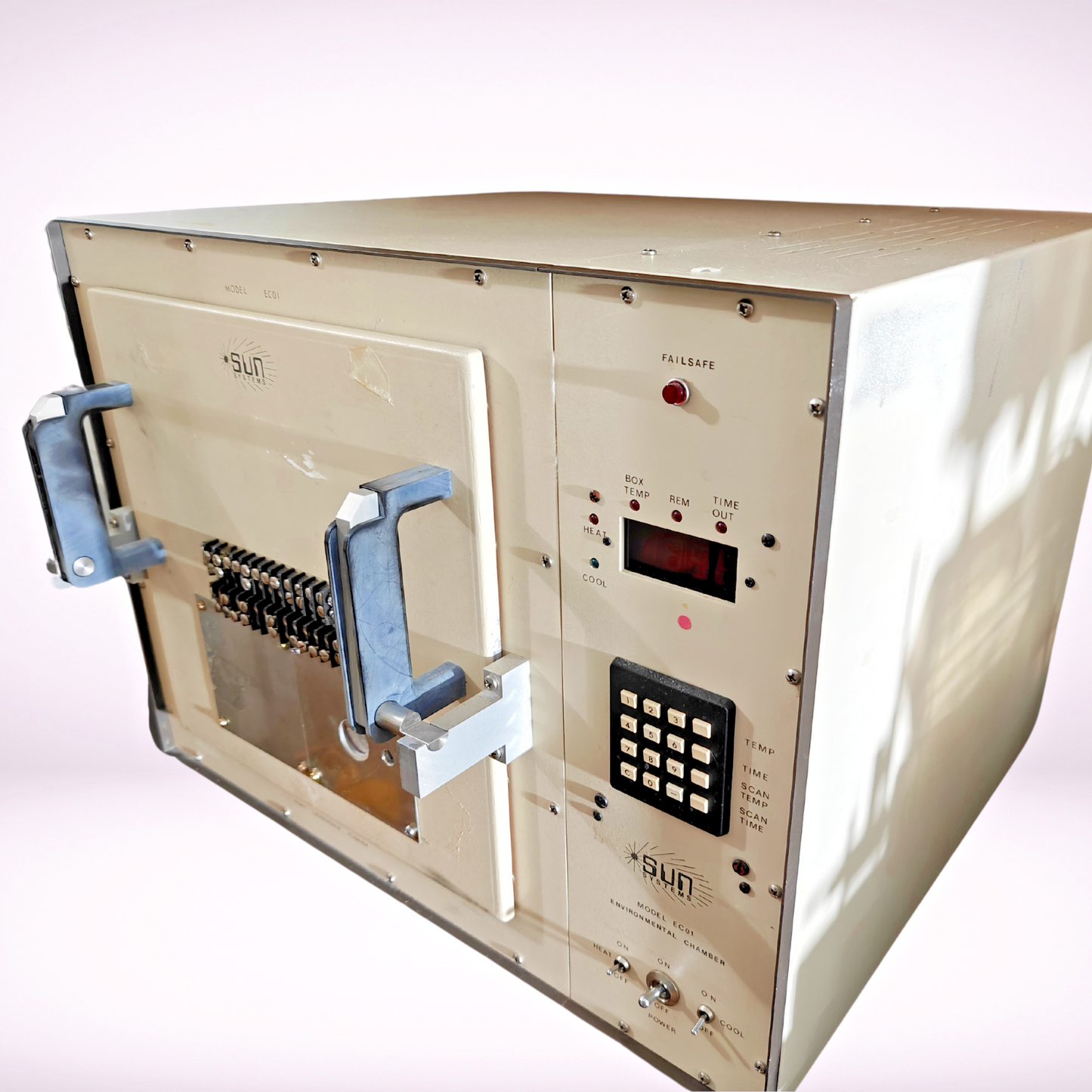 SUN SYSTEMS EC01 ENVIRONMENTAL CHAMBER, 0.7 ft³, -100ºC to +300ºC RANGE