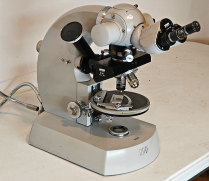 ZEISS Universal III RS Microscope w/ 4 Objectives, Trinocular Port, Fiber Light