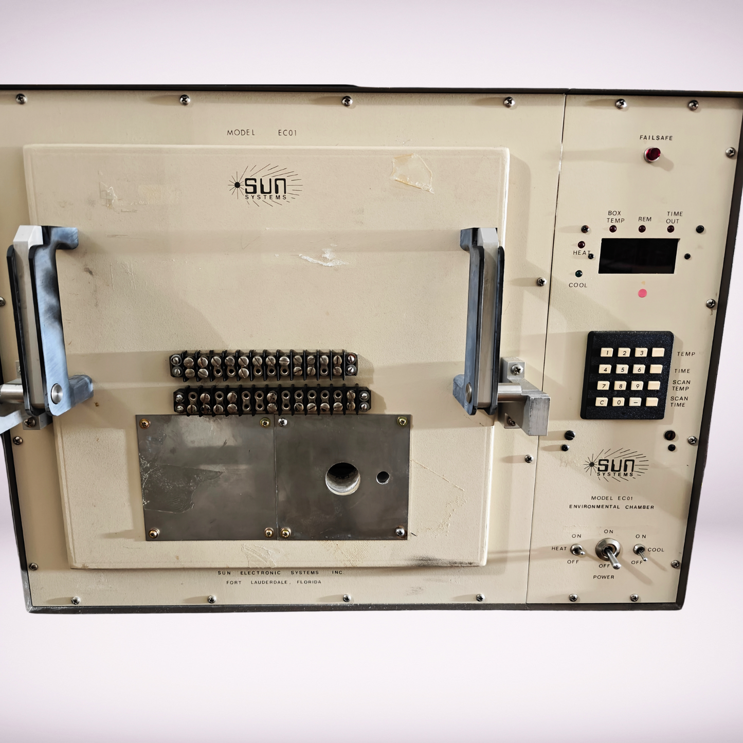 SUN SYSTEMS EC01 ENVIRONMENTAL CHAMBER, 0.7 ft³, -100ºC to +300ºC RANGE