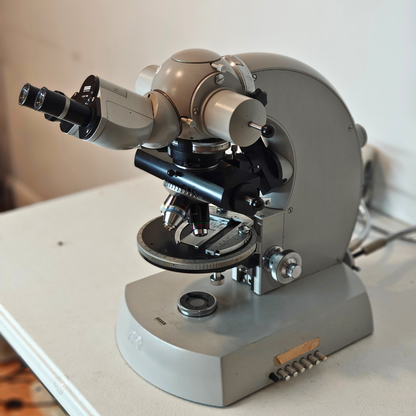 ZEISS Universal III RS Microscope w/ 4 Objectives, Trinocular Port, Fiber Light