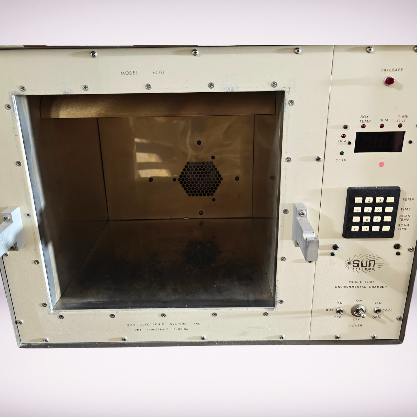 SUN SYSTEMS EC01 ENVIRONMENTAL CHAMBER, 0.7 ft³, -100ºC to +300ºC RANGE
