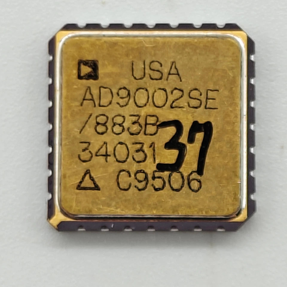 Analog Devices AD9002SE 8-bit high speed analog to digital converter IC