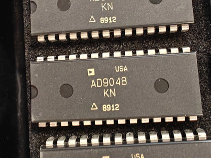 Analog Devices AD9048KN monolithic 8 bit video A/D converter IC