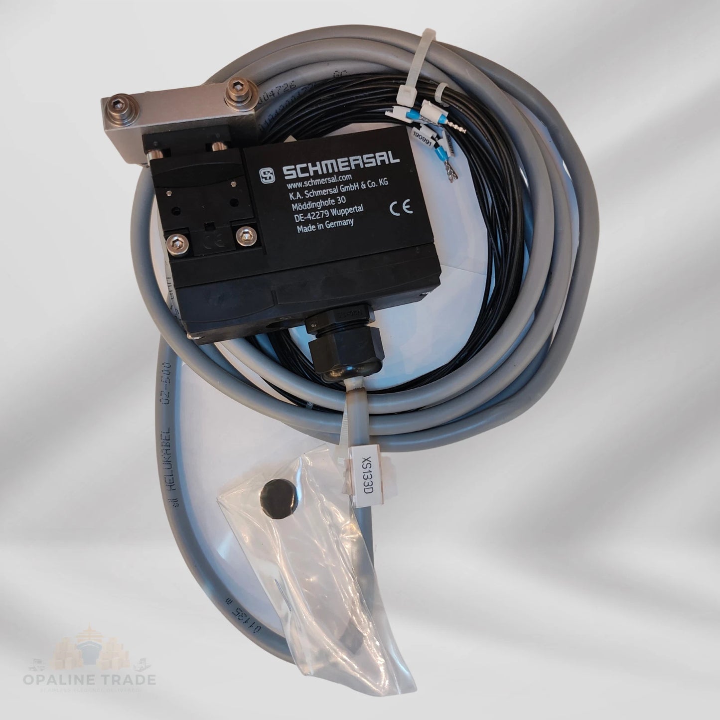 Schmersal AZM 170-11ZRK 24VAC/DC Solenoid Interlock - 10114078 w/ Wiring & Mount