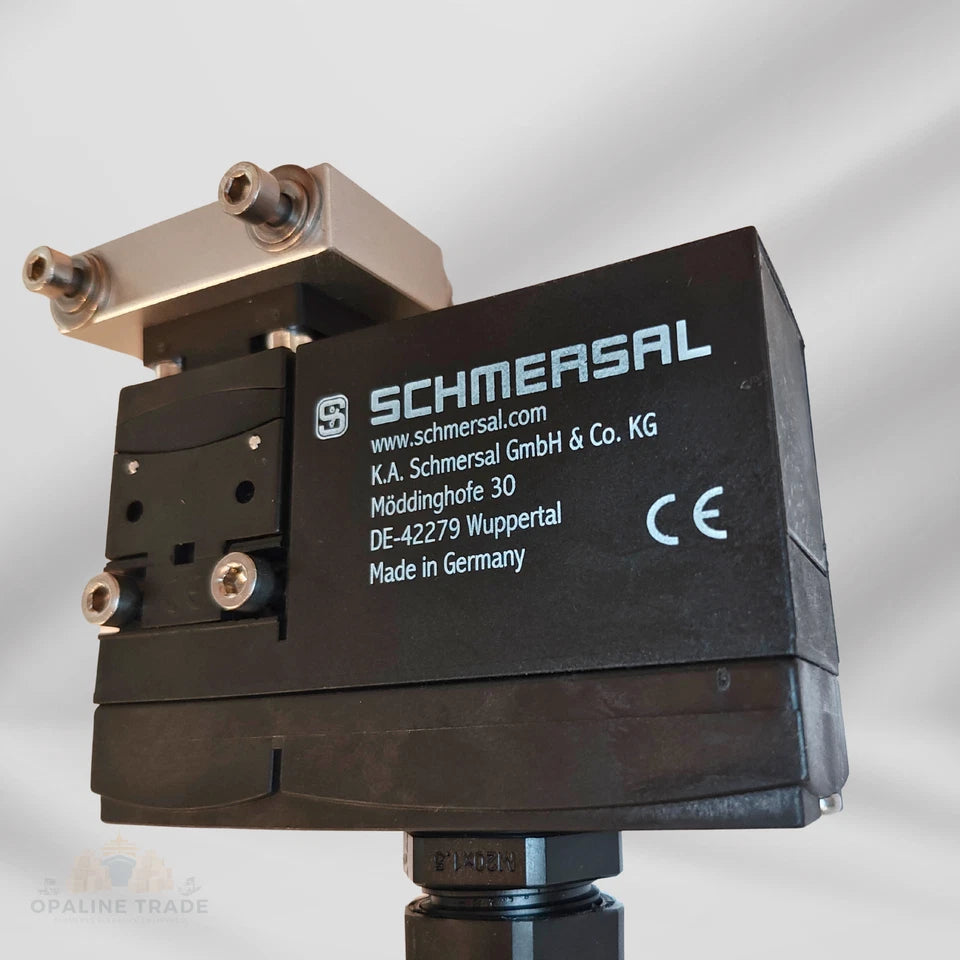 Schmersal AZM 170-11ZRK 24VAC/DC Solenoid Interlock - 10114078 w/ Wiring & Mount